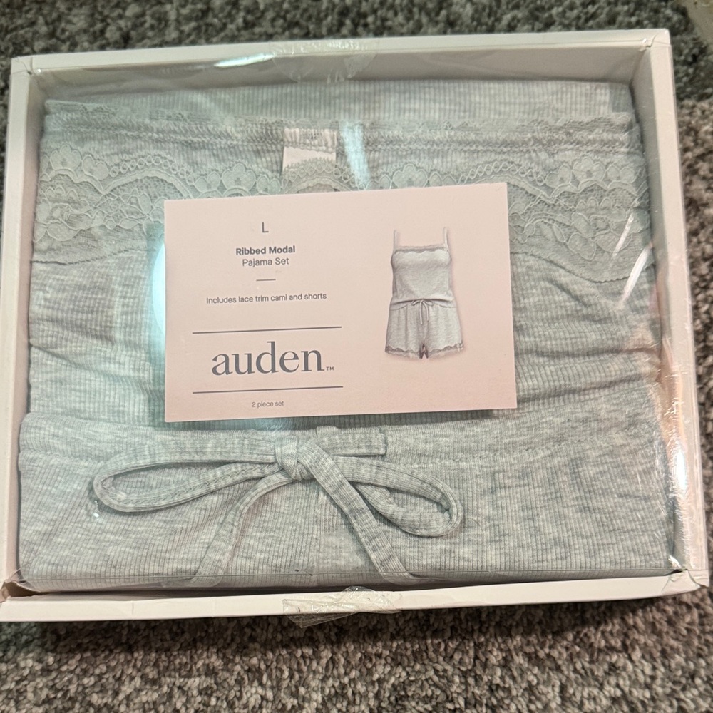 Auden Women's Light Gray Lace Trim Pajama Set